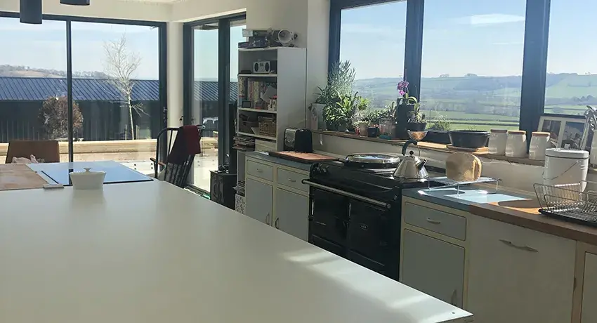 Linda Clayton kitchen with black eR3 Series 100 