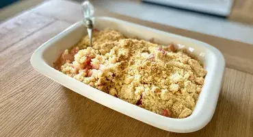 Rhubarb and Ginger Crumble