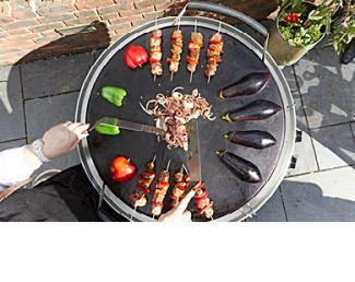 Food grilling on the flat AGA by Evo grill 