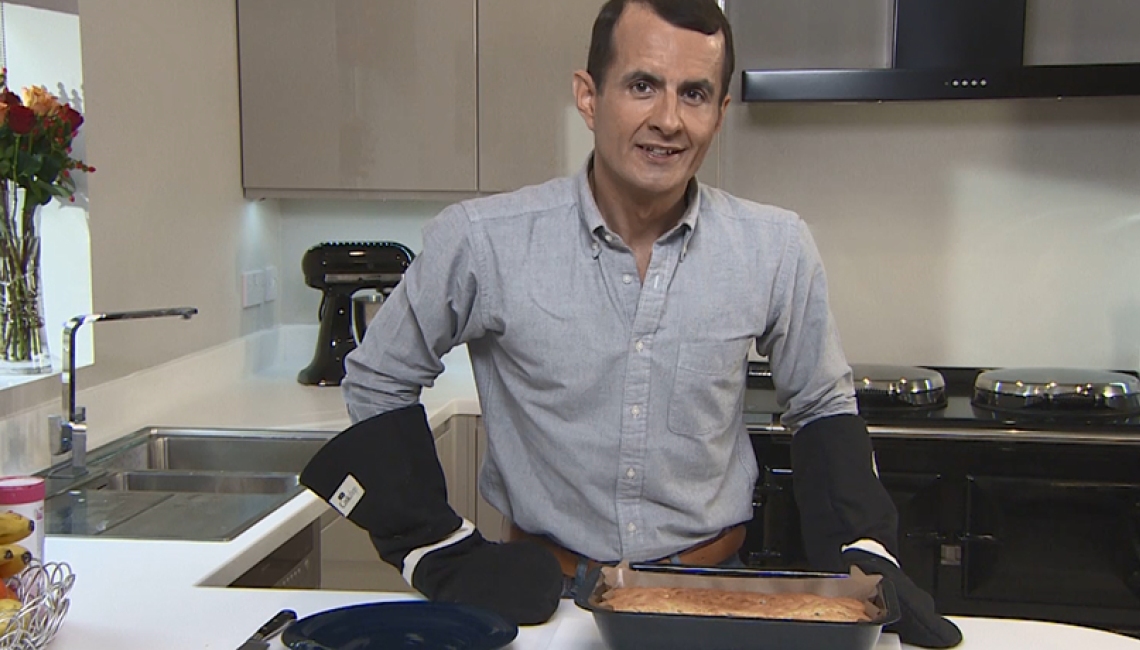 Cooking a Traybake cake in the AGA
