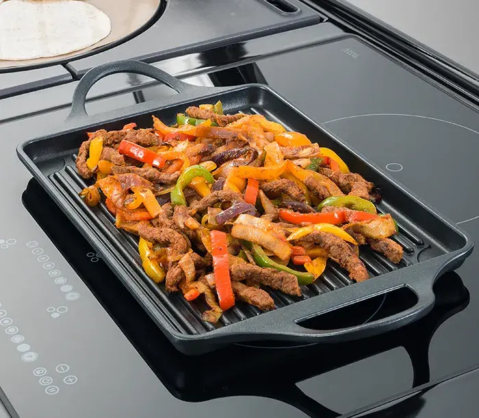 Induction hob with food griddling