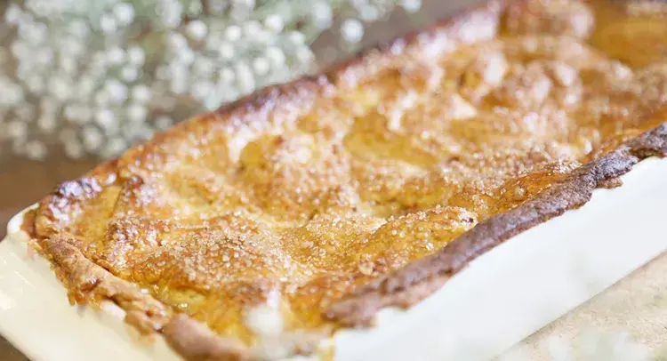 Apple and Rhubarb Pie in the AGA Portmeirion Pie Dish